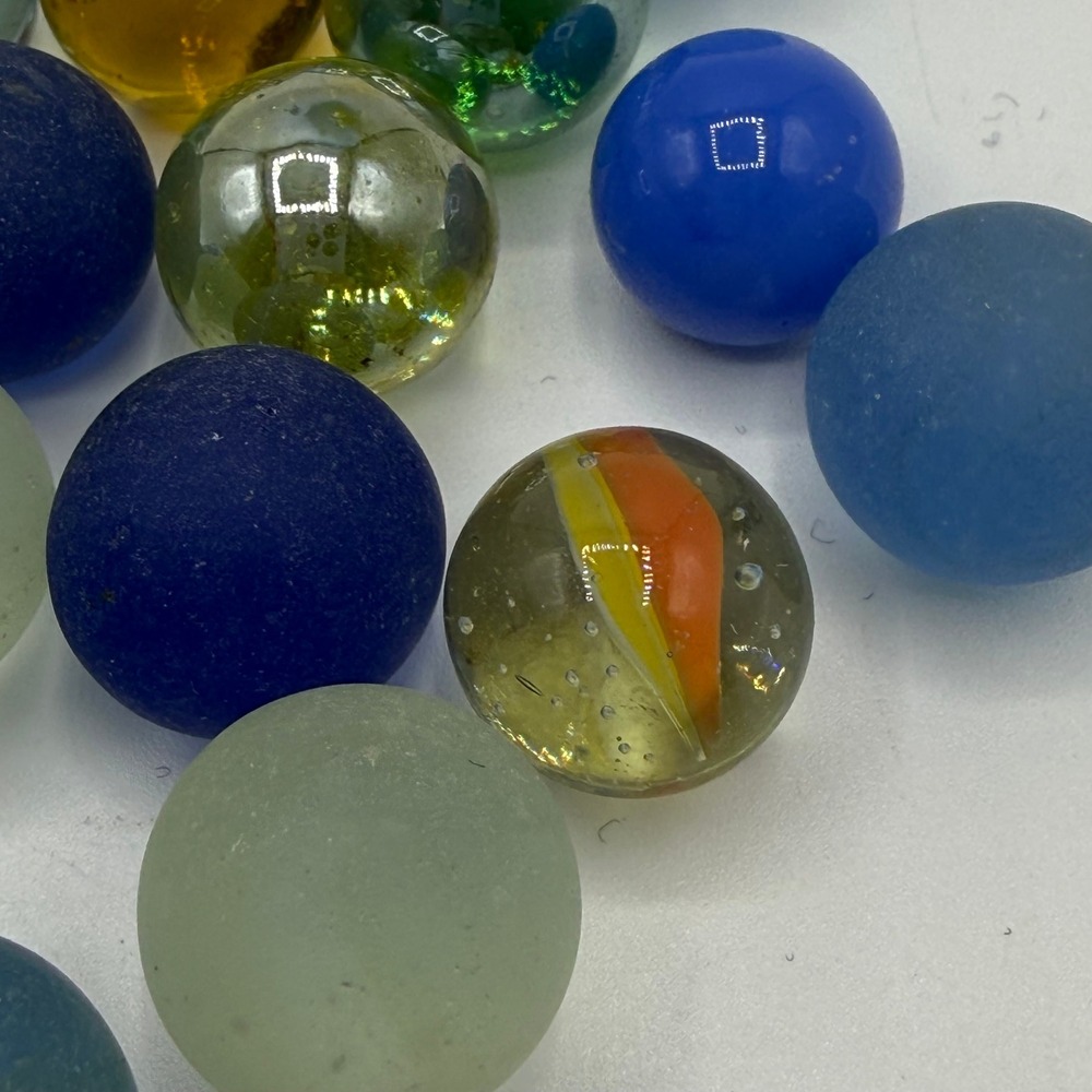 Vintage Glass Marbles Lot Mixed Sizes Blue Clear Cat Eye Shooters Frosted 37pc - Picture 8 of 10